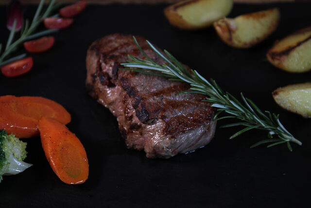 Nr. 47 Rumpsteak mit Kräuterbutter 