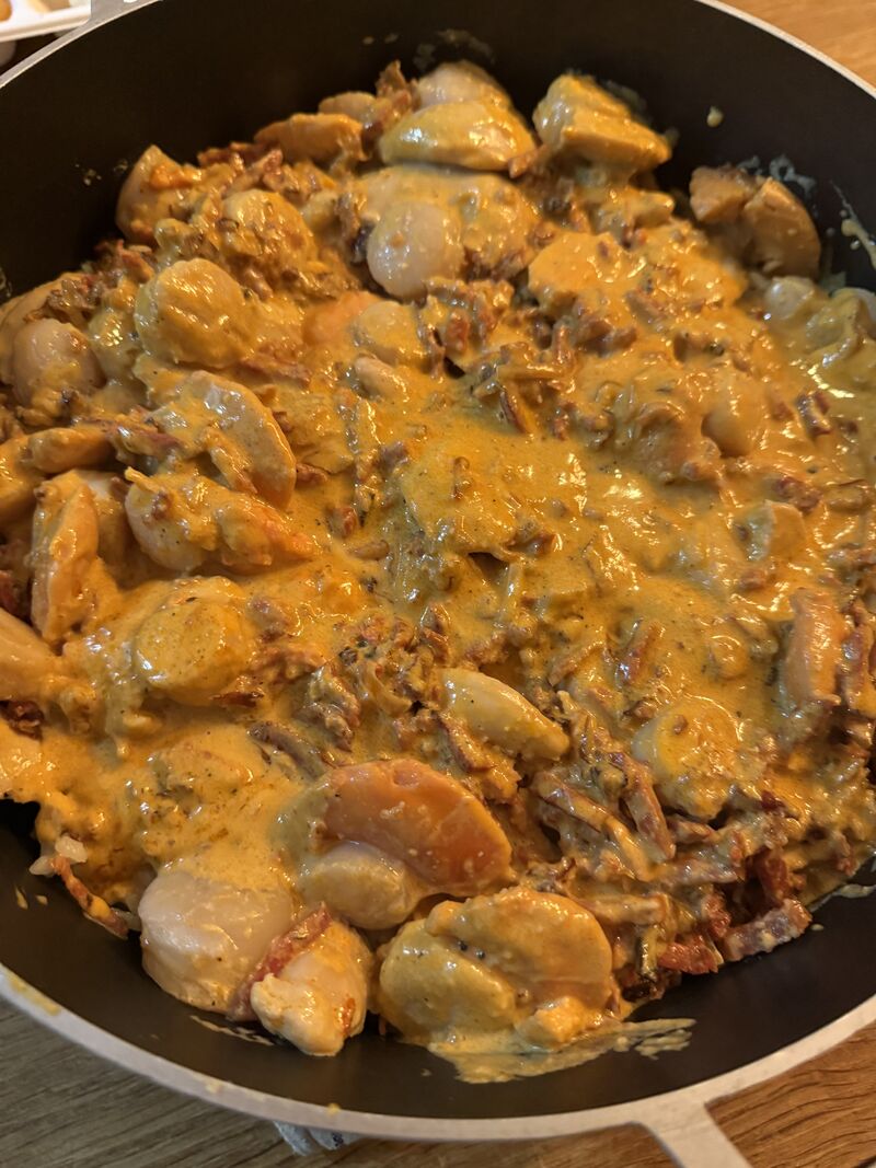 St Jacques poêlées et flambées au Chorizo Sauce nacrée Tagliatelles fraîches ( Une Tuerie ) 😋