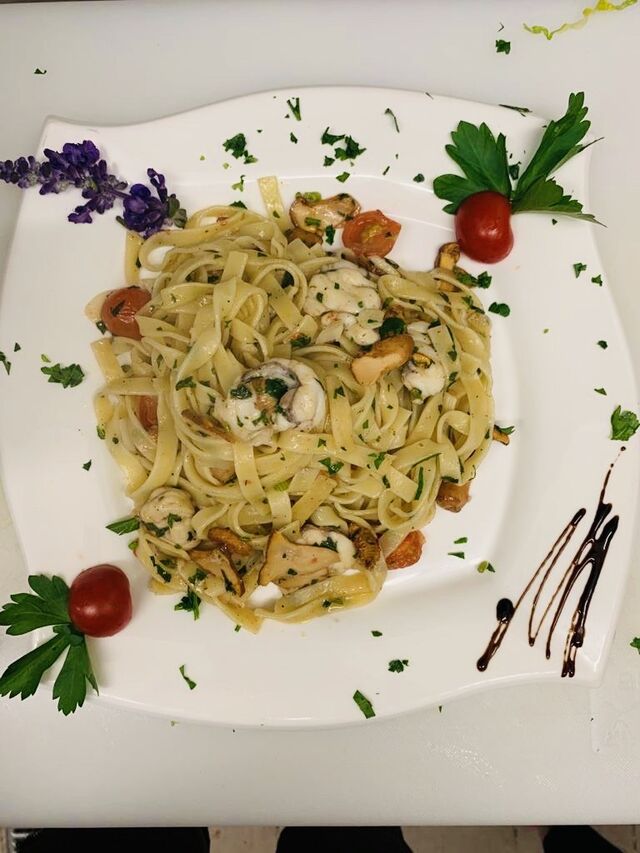 Tagliatelle mit frische Pfifferlinge und Seeteufel
