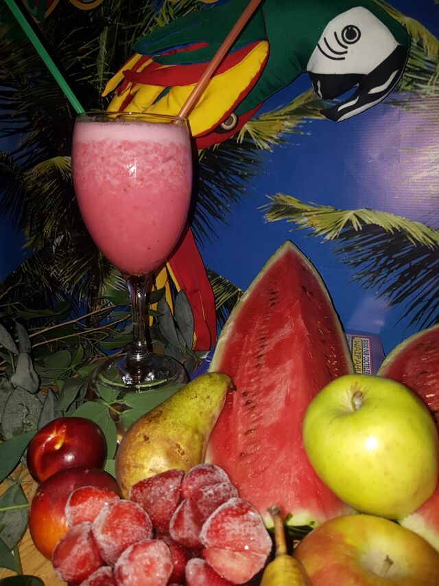 DAIQUIRI DE PLATANO Y FRESA (temporada): para 1 persona.
Vodka.