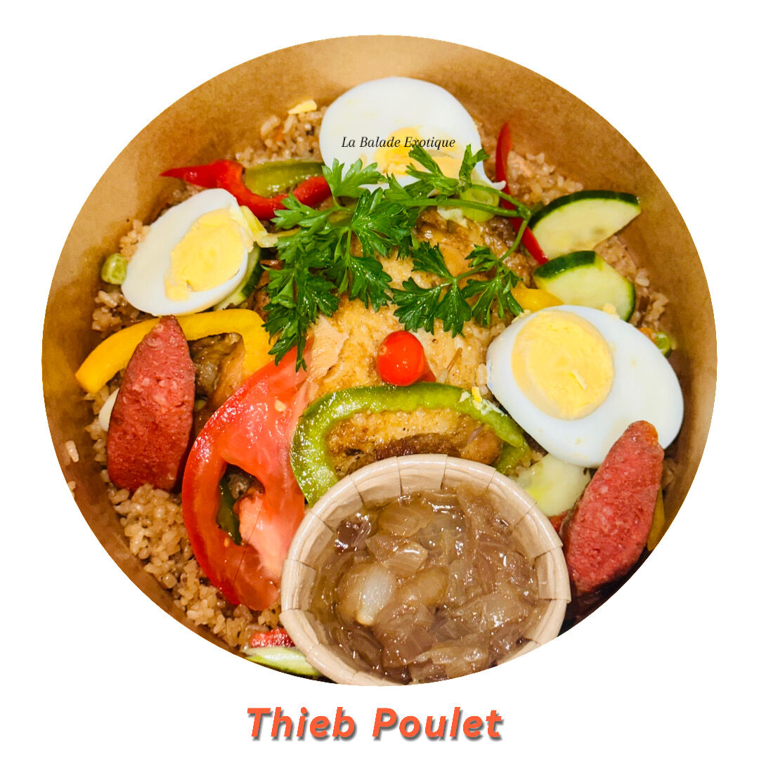 Riz au poulet, merguez, oeuf et légumes