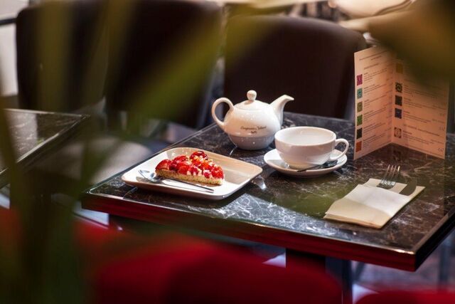 Venez déguster un café ou un thé accompagné de nos délicieuses tartes élaborées par notre pâtissier pour un après midi gourmand
