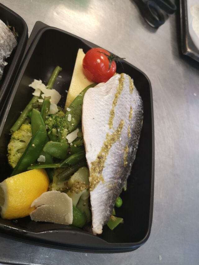 FILET DE DAURADE ROYALE POLENTA CREMEUSE LEGUMES VERT VAPEURS