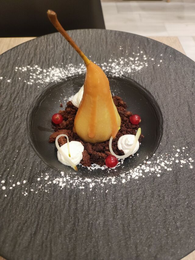 Poire pochée vanille- crème vanille citron vert