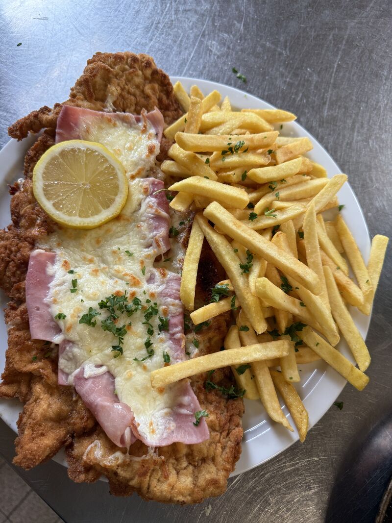 Schweizer Schnitzel paniert