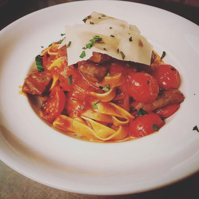 Tagliatelle Kalbsleber mit Cherrytomaten und Parmesan 