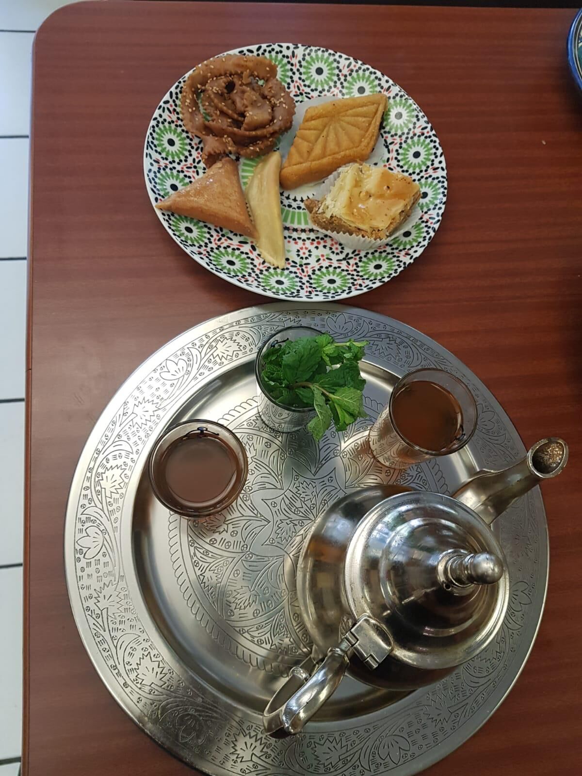 Thé à la menthe. 1.50€
Café. 1. €