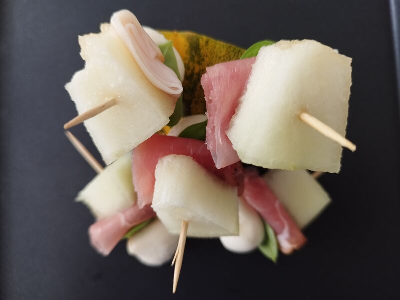 Melonen- Mozzarella- Schinken- Sticks