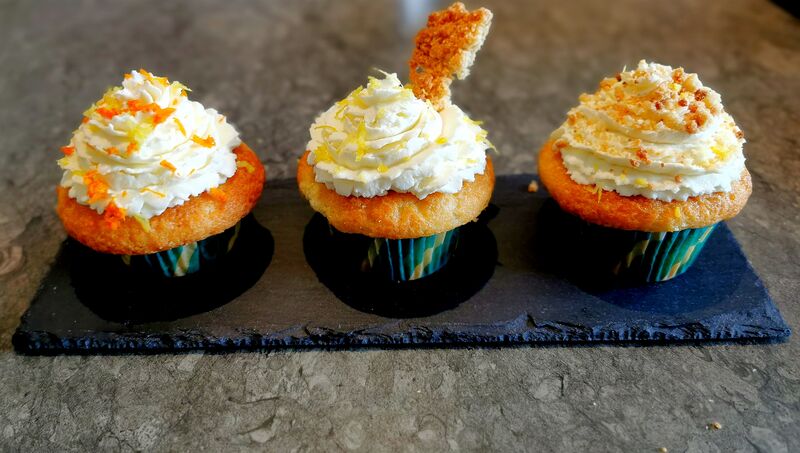 Cupcake mangue, gingembre, crème mascarpone citron, vanille et crumble citron.
