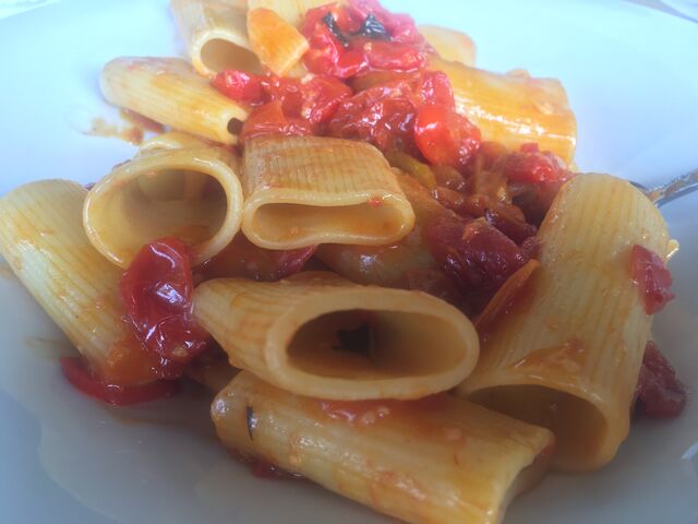 I PACCHERI ED IL POMODORO FRESCO