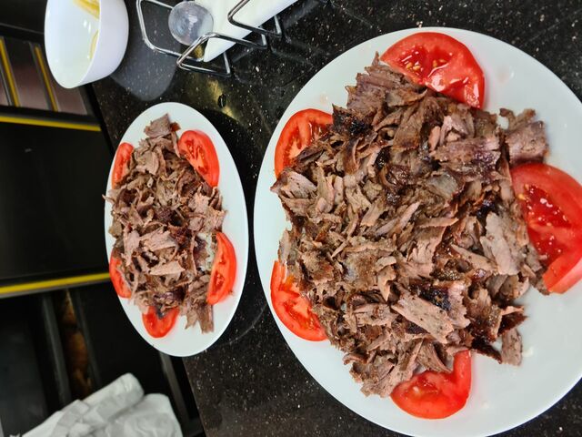 unser Dönerfleisch aus unserer eigenen Metzgerei