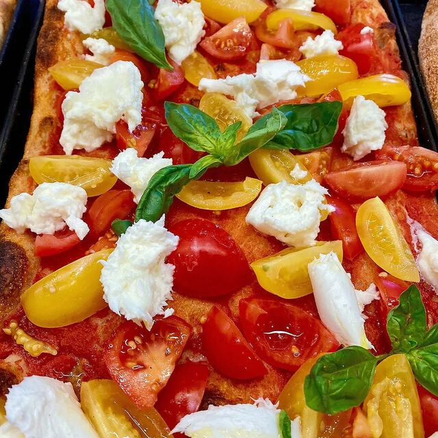 Datterini gialli, pachino, bufala e basilico