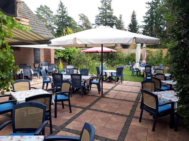 Terrasse (Blick in den Garten)