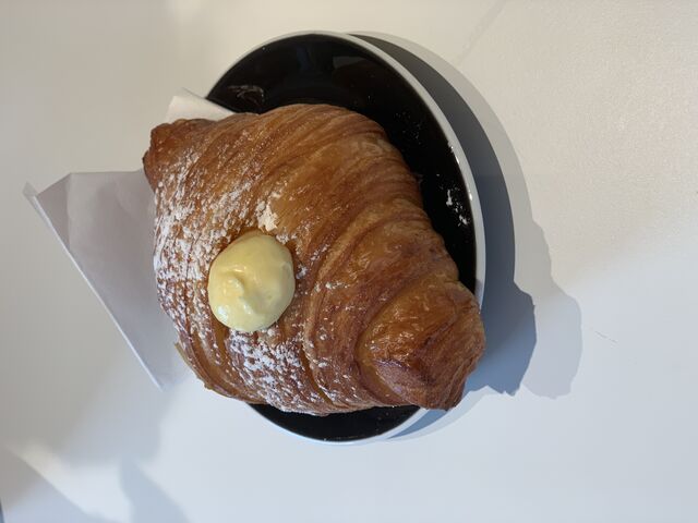 Croissant alla crema pasticciera fatta a mano