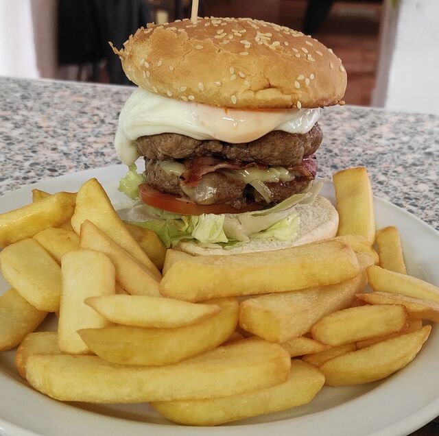 MEGA BURGER

