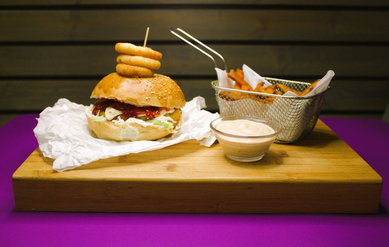 Royal Cheese/Chicken v MENU