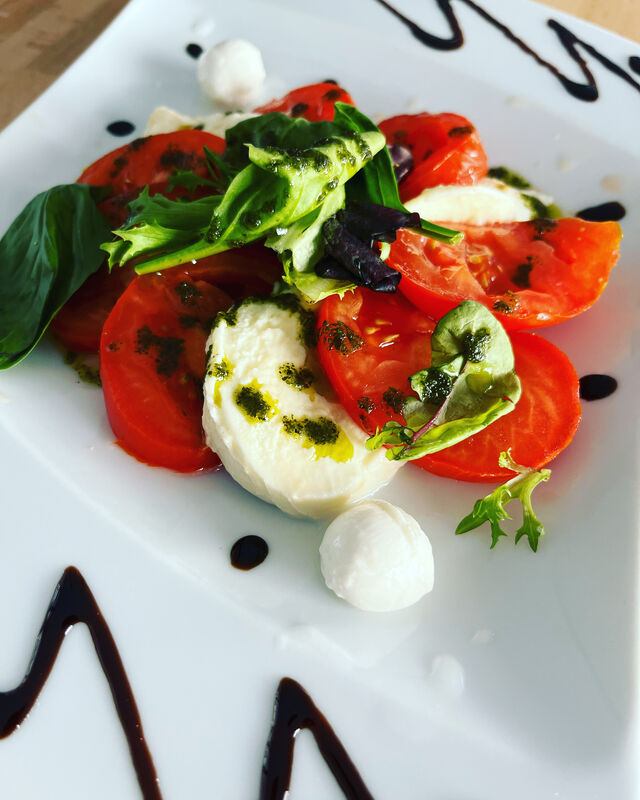 Carpaccio tomates mozzarella pesto