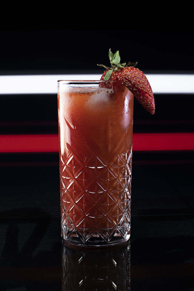 Red Hot
Ingrédients : Rhum, fraise, poivron rouge, piment d'espelette
Saveur : épicé
Catégorie : Premium