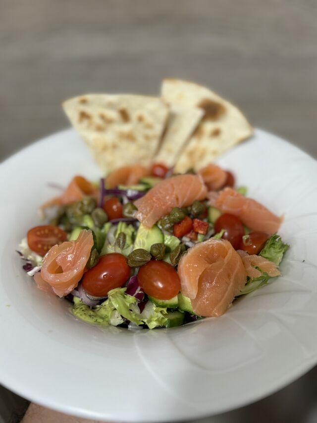 Sałatka z łososiem