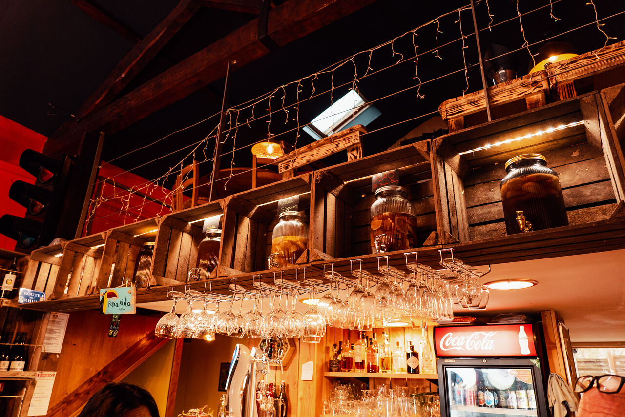 Nos rhums arrangés maison, conçus avec amour et précision.