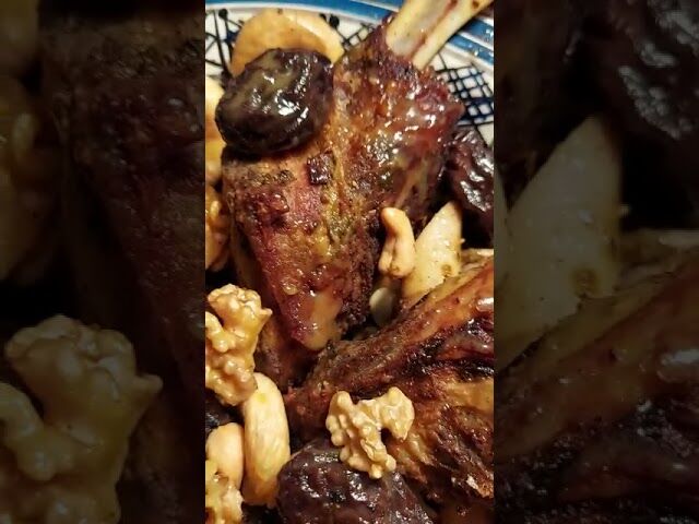 Tajine aux jarets d'agneau, au miel et aux fruits secs