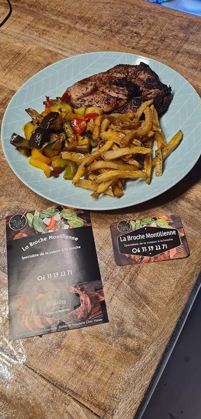 Tranche de côte d'agneaux, Frites maison & plancha de légumes local
10 €