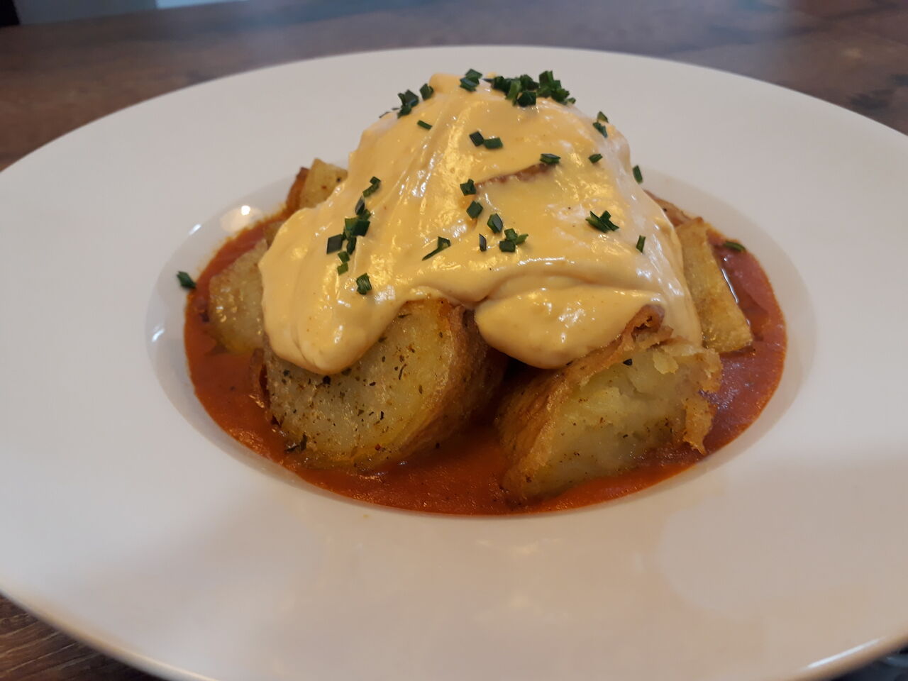 Nuestras Bravas con Salsa de Sriracha