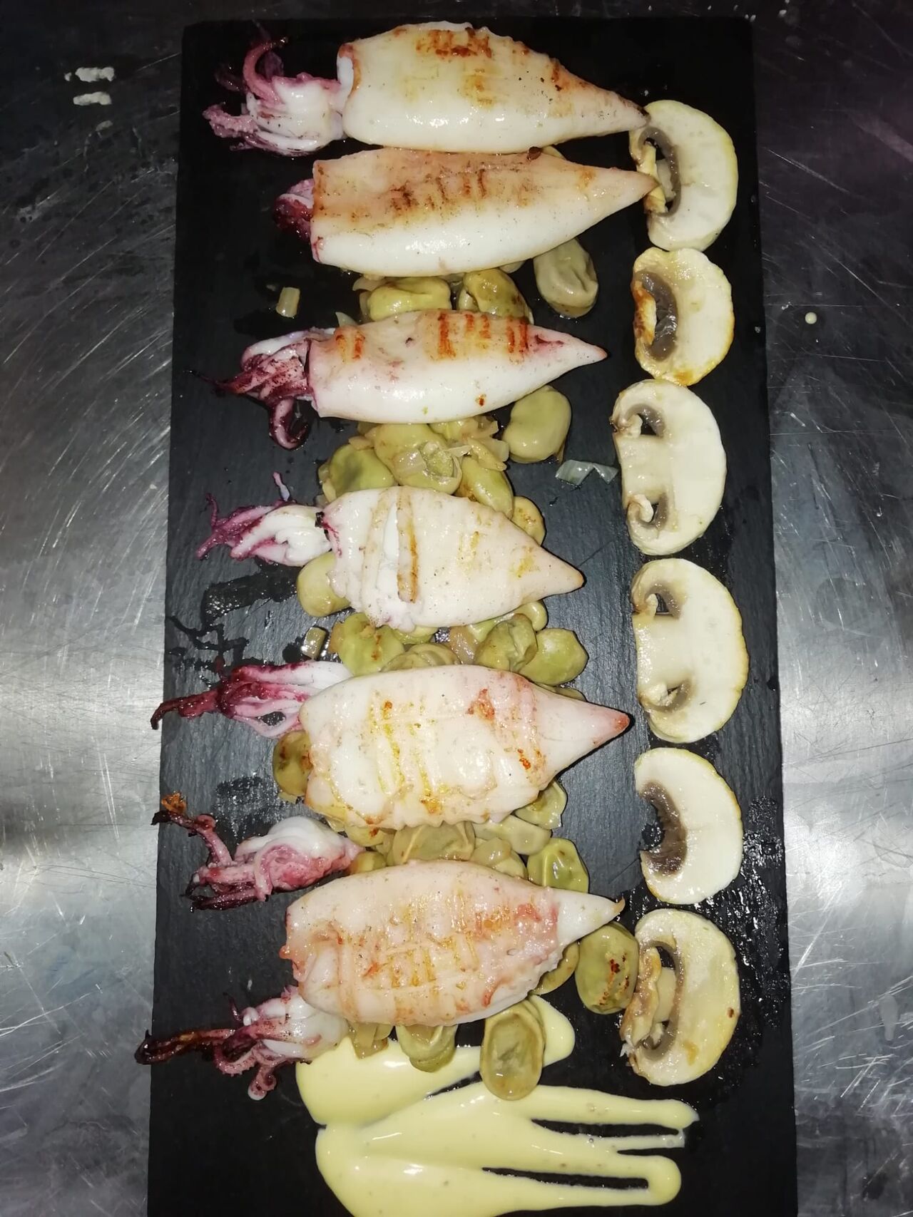 Habitas con chipirones