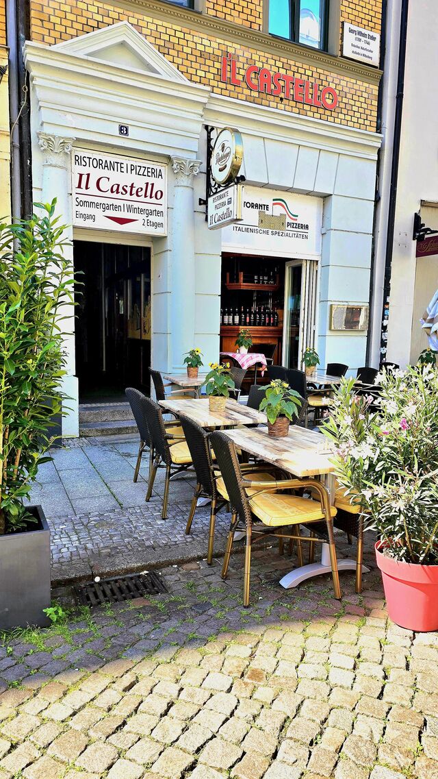 Eingang mit Terrasse