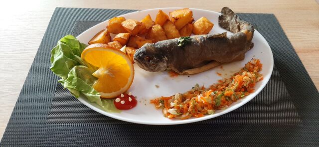 PSTRĄG Z OPIEKANYMI ZIEMNIACZKAMI