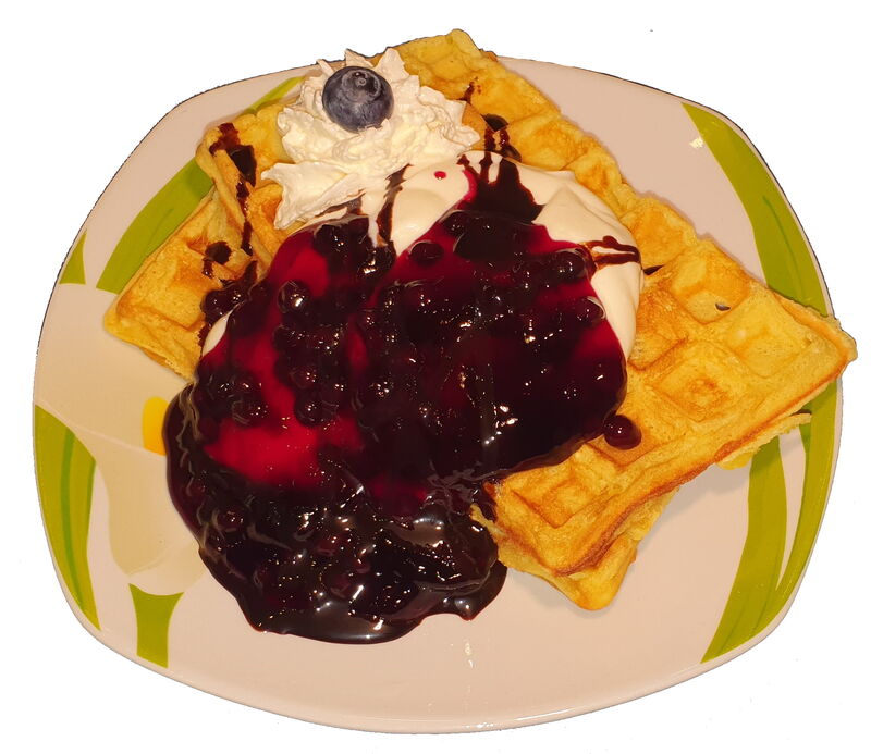 Waffeln mit Blaubeersauce und Sahne