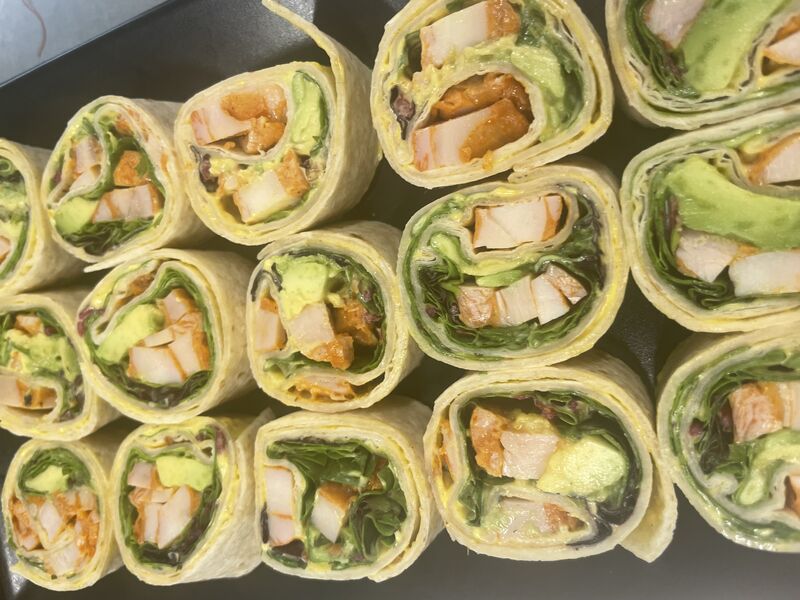 Mini wrap poulet curry avocat