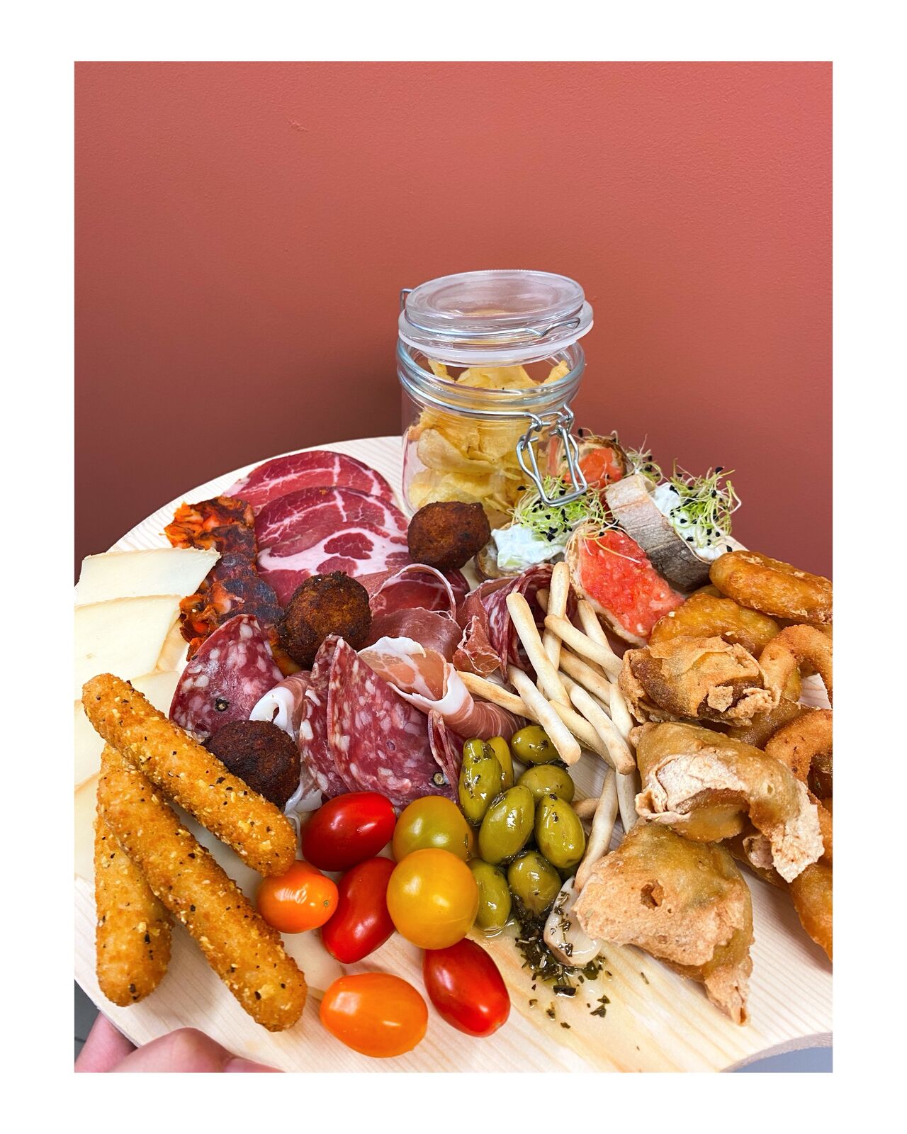 Une planche de tapas à partager en famille ou entre amis 