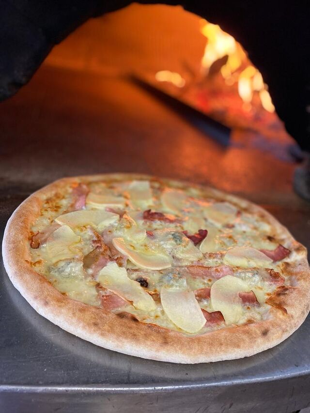 Eva — fior di latte pancetta zolla mella 🍕😋🍕