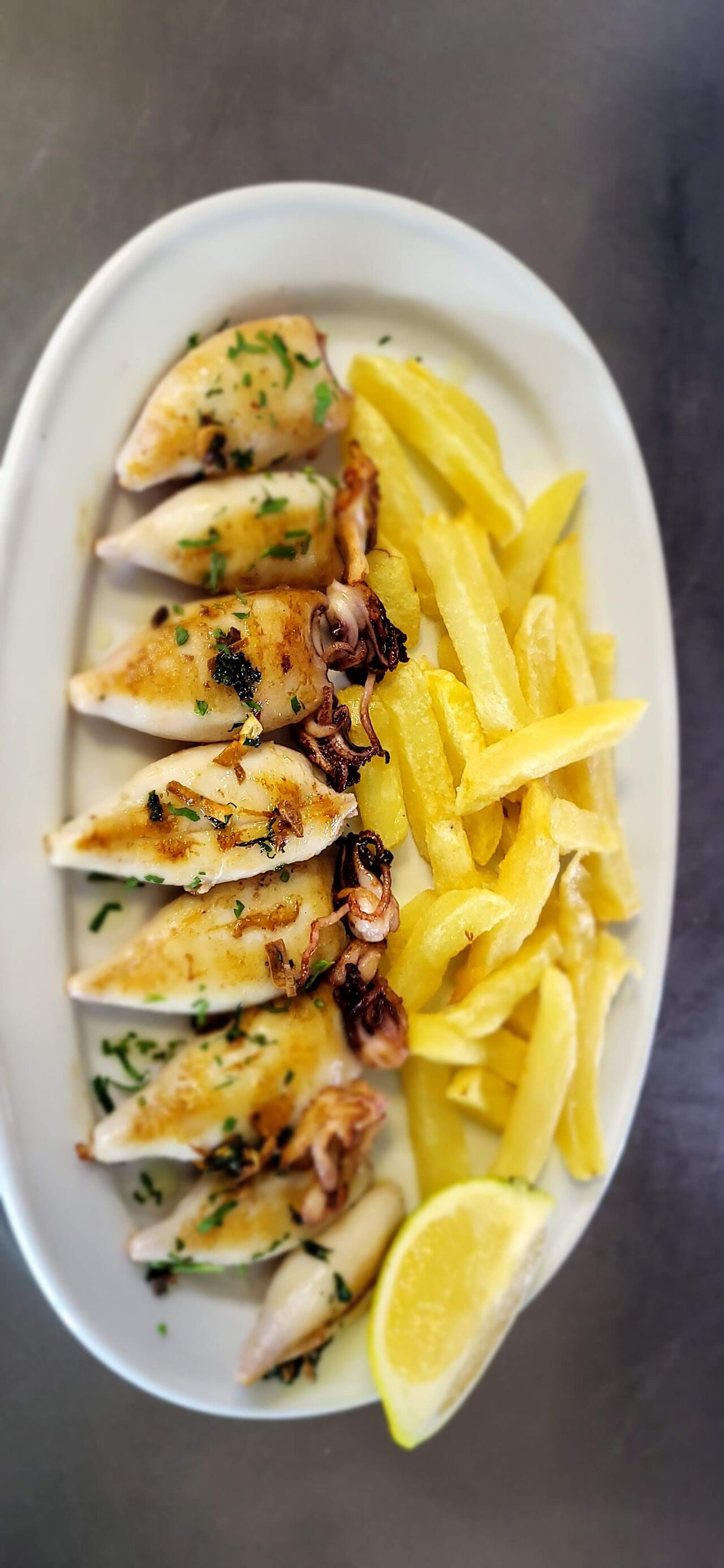 Chipirones a la plancha con su ajo y perejil