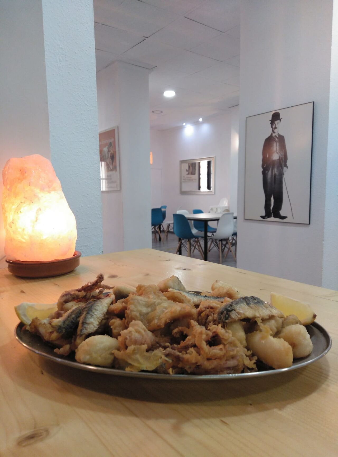 Bandeja de pescaíto frito variado