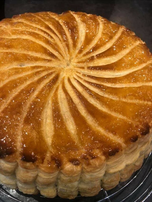 Galette à la crème d'amandes.