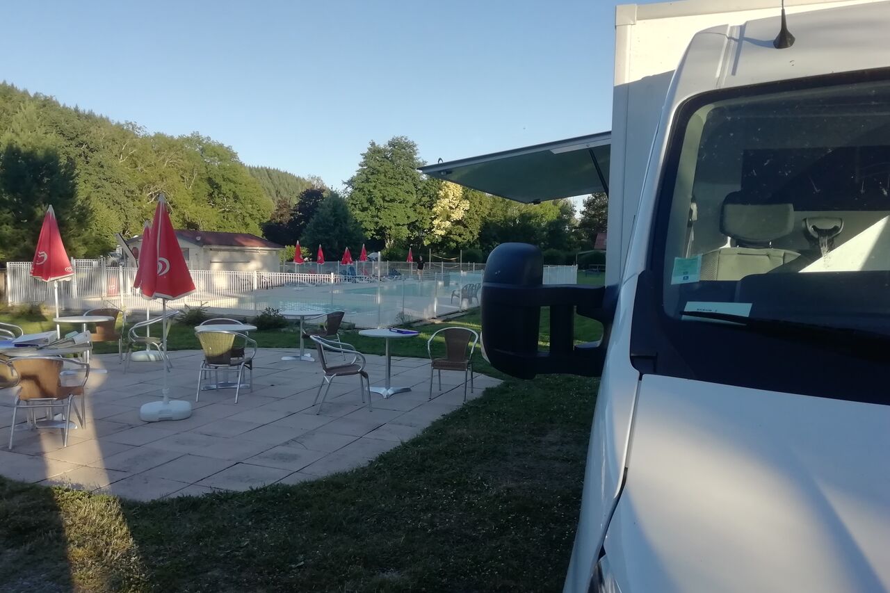 2022. L'été, c'est piscine pour le camion - La Celle en Morvan