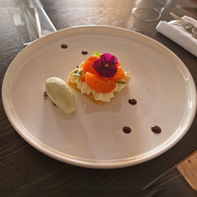 Abricotss pochées à la verveine
Menu Buffon 