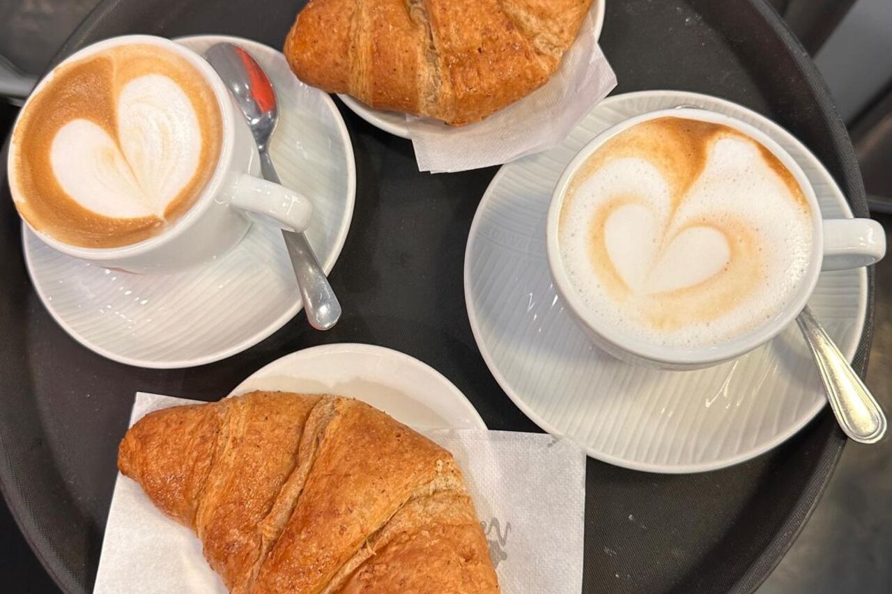 Colazioni e Aperitivi Speciali - Iniziate o Concludete la Giornata Con Noi