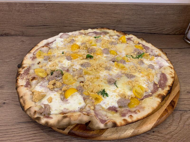 “La Tarallo” Crema al vino rosso, stracciatella, salsiccia a punta di coltel