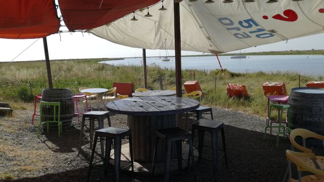 La terrasse les pieds dans l'eau