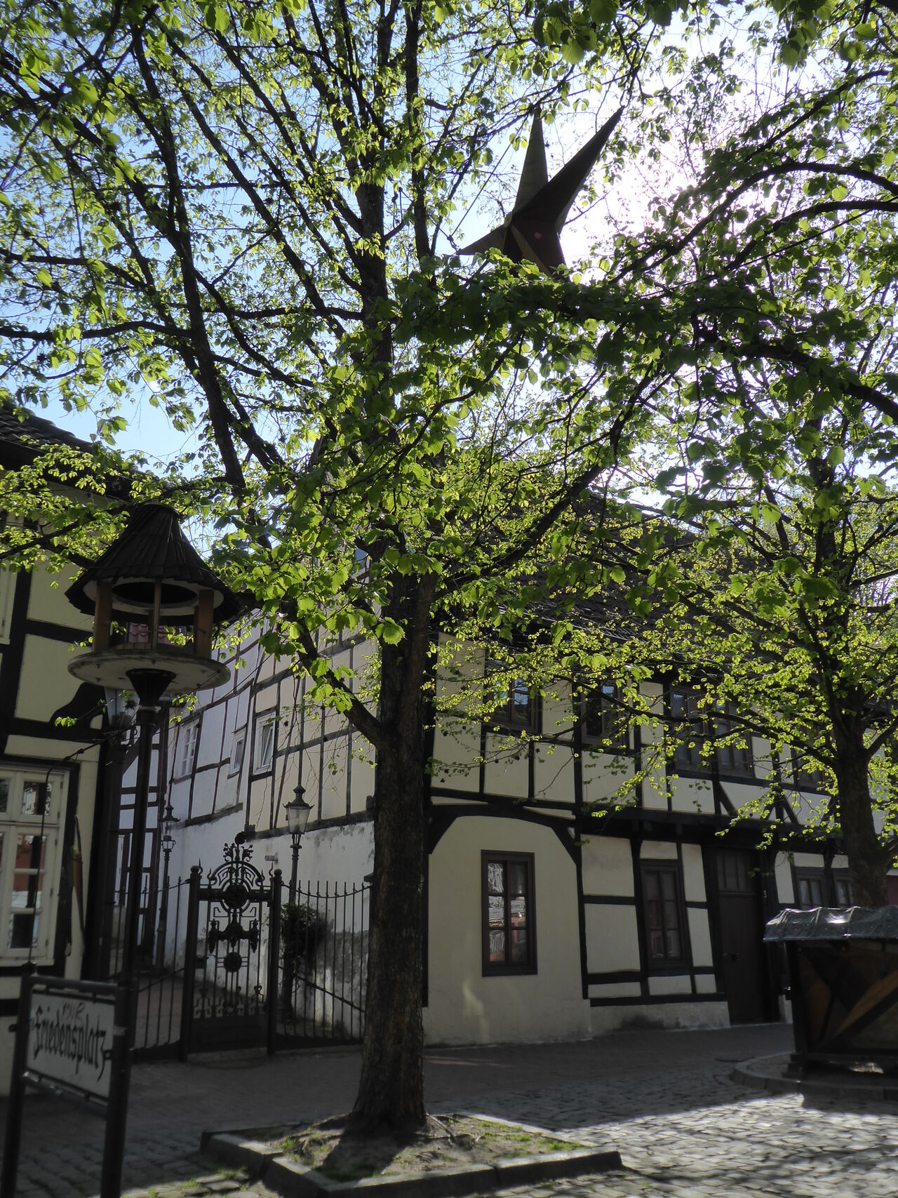 Am Friedensplatz im Schnurrviertel