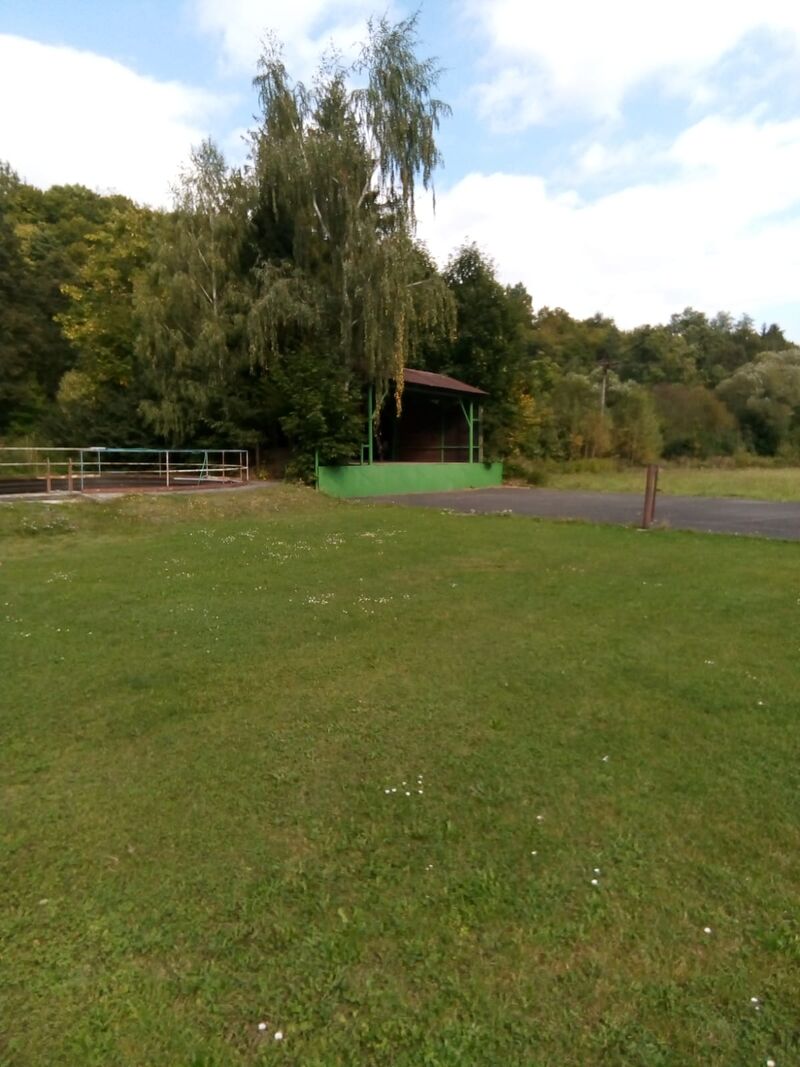 volejbalové a tenisové hřiště