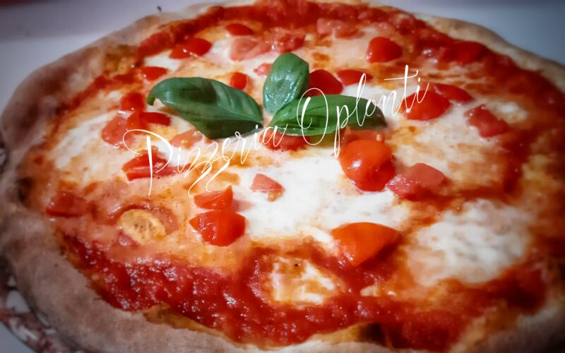 La Contessa Azzurra
Pomodoro, mozzarella di Bufala Campana, pomodorini pachino, basilico