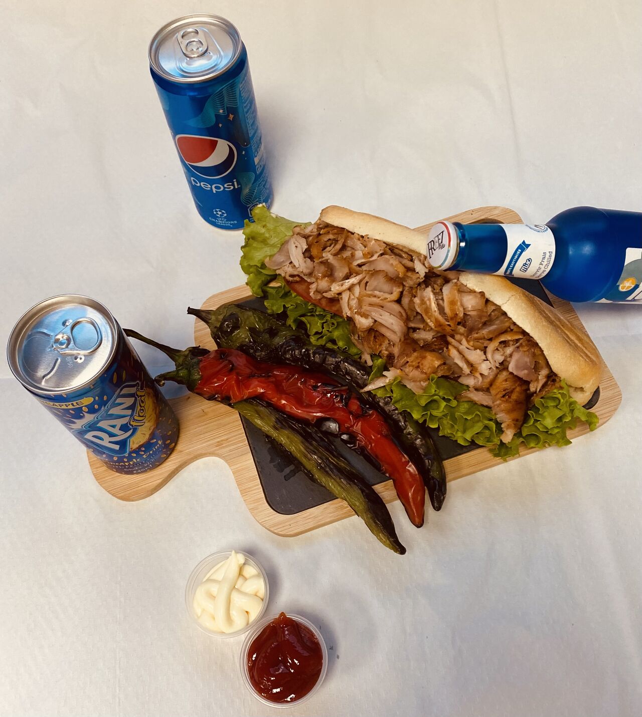 Kebab frite + boisson les sauces au choix 6 €
