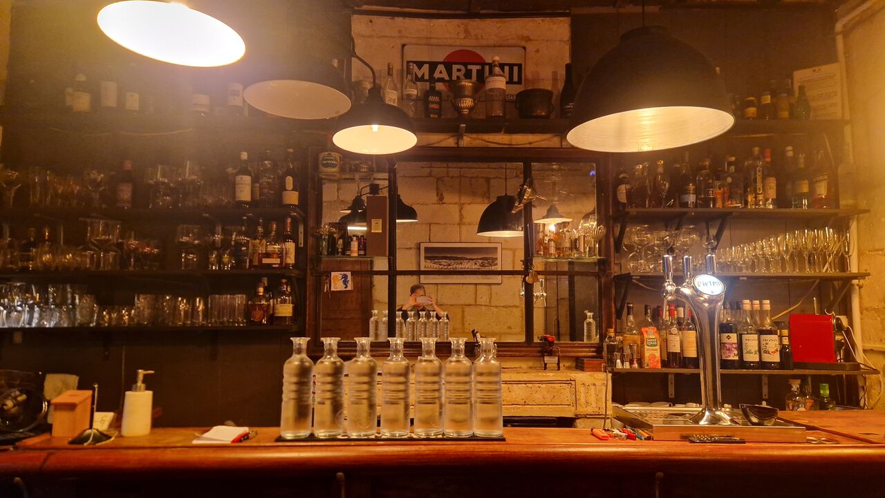 Bar