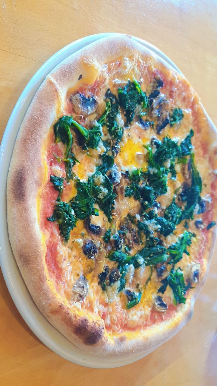 Pizza spinaci mit Funghi 