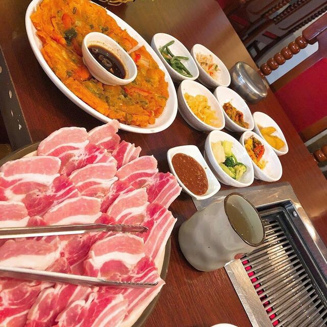 K-BBQ - Koreanisches Barbeque mit Tischgrill, ein Klassiker der koreanischen Küche!
Foto © omamechan48 (Instagram)