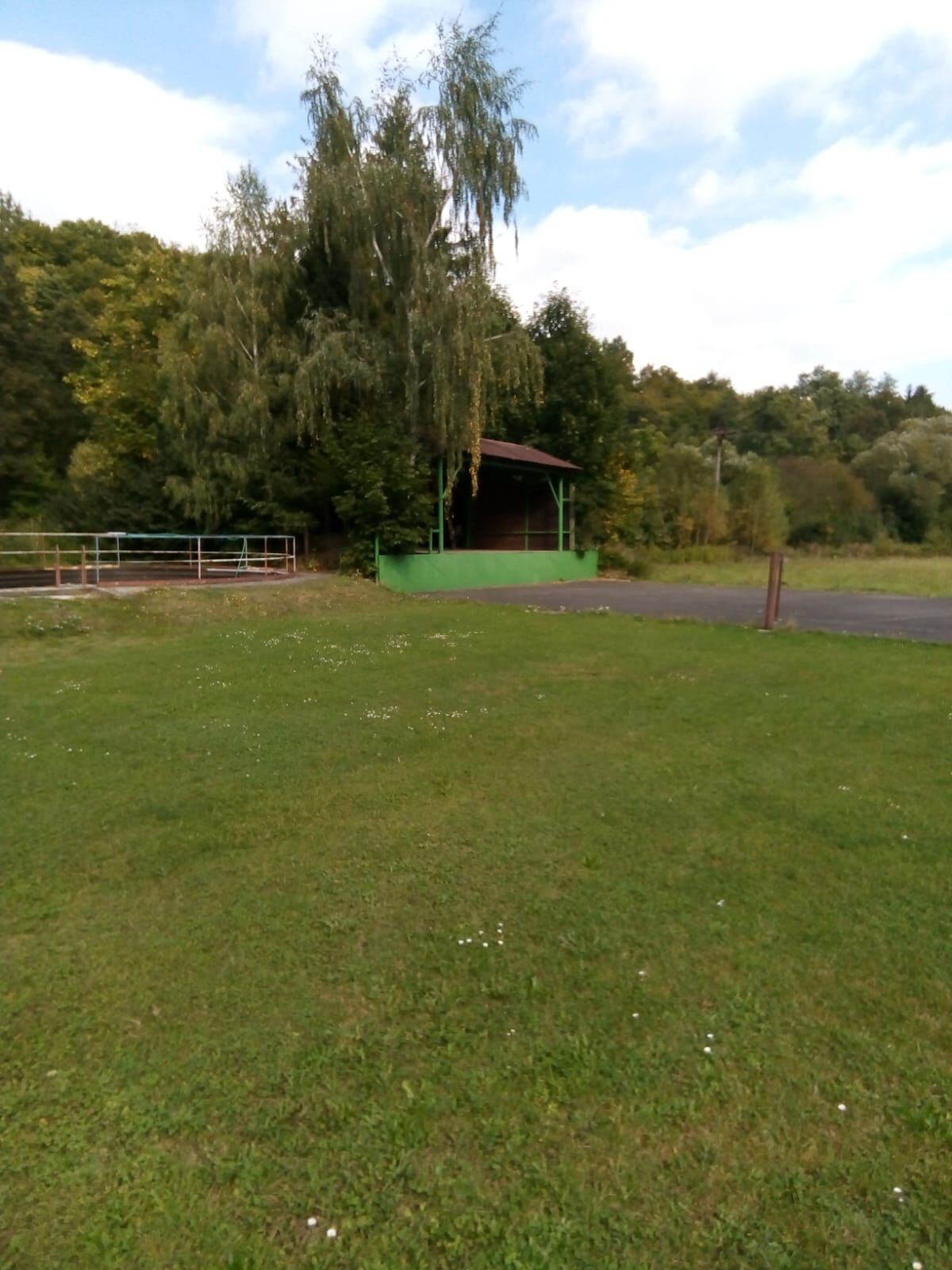 volejbalové a tenisové hřiště